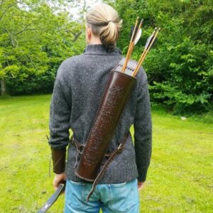 NEW TRADITIONAL SUEDE TANNED BACK ARROW QUIVER ARCHERY PRODUCTS AQ-137. 